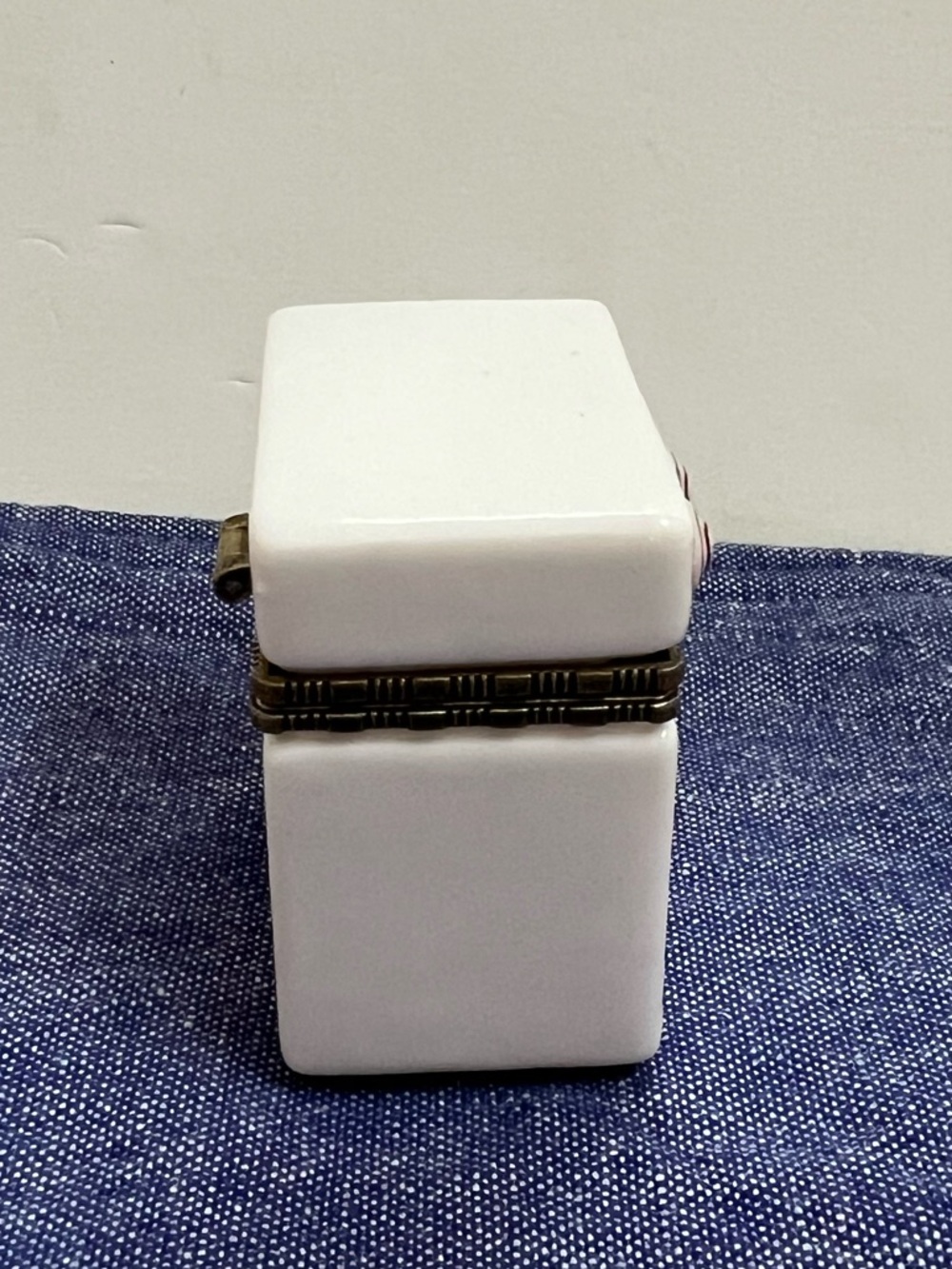 Washing Machine Trinket Box WITH Shirt Trinket Laundry Hinged Lid White - Picture 4 of 13